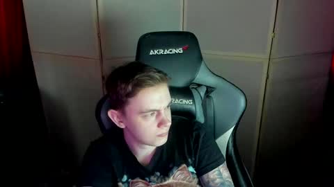 Snapshot of aron_neall chatting on 02.19.25 biggest penis online show from 02.19.25