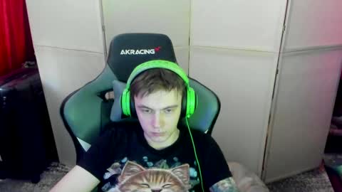 Snapshot of aron_neall chatting on 02.19.25 biggest penis online show from 02.19.25