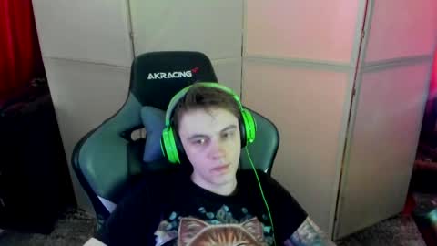 Snapshot of aron_neall chatting on 02.20.25 biggest penis online show from 02.20.25