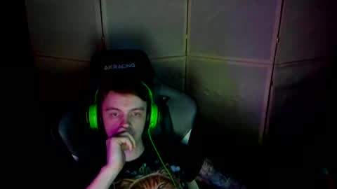 Snapshot of aron_neall chatting on 02.21.25 biggest penis online show from 02.21.25