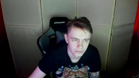 Snapshot of aron_neall chatting on 02.24.25 biggest penis online show from 02.24.25