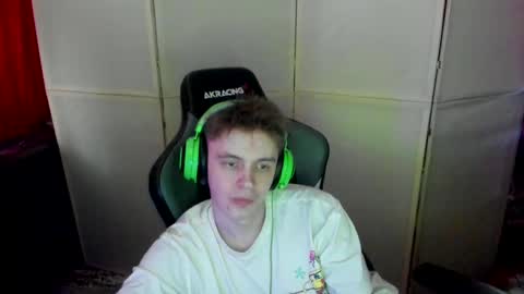Snapshot of aron_neall chatting on 02.25.25 biggest penis online show from 02.25.25