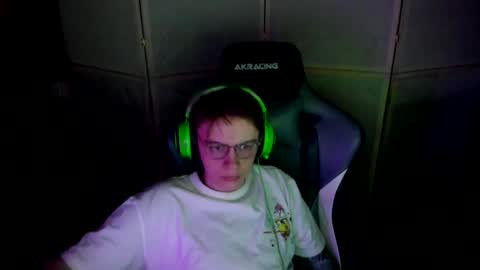 Snapshot of aron_neall chatting on 02.28.25 biggest penis online show from 02.28.25