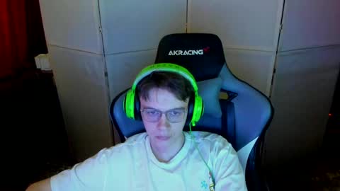 Snapshot of aron_neall chatting on 03.03.25 biggest penis online show from 03.03.25