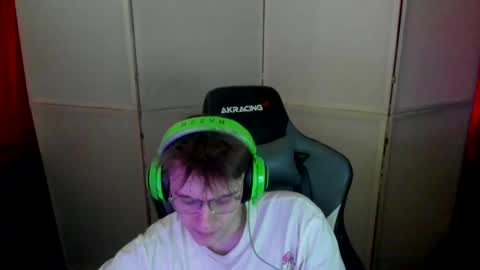 Snapshot of aron_neall chatting on 03.07.25 biggest penis online show from 03.07.25