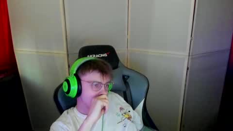 Snapshot of aron_neall chatting on 03.07.25 biggest penis online show from 03.07.25