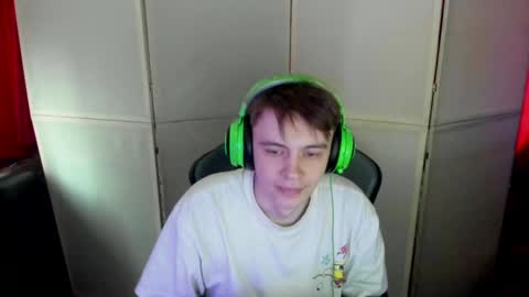 Snapshot of aron_neall chatting on 03.08.25 biggest penis online show from 03.08.25