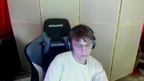 Snapshot of aron_neall chatting on 03.11.25 biggest penis online show from 03.11.25