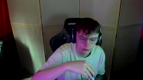Snapshot of aron_neall chatting on 03.12.25 biggest penis online show from 03.12.25