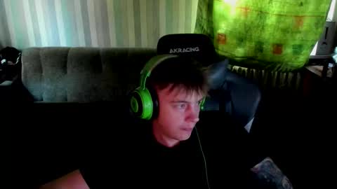 Snapshot of aron_neall chatting on 09.26.25 biggest penis online show from 09.26.25