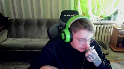 Snapshot of aron_neall chatting on 10.01.25 biggest penis online show from 10.01.25