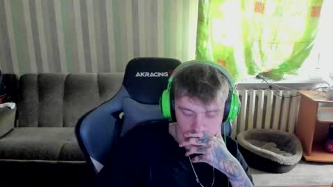 Snapshot of aron_neall chatting on 10.08.25 biggest penis online show from 10.08.25
