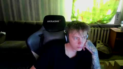 Snapshot of aron_neall chatting on 10.09.25 biggest penis online show from 10.09.25