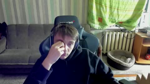 Snapshot of aron_neall chatting on 10.10.25 biggest penis online show from 10.10.25