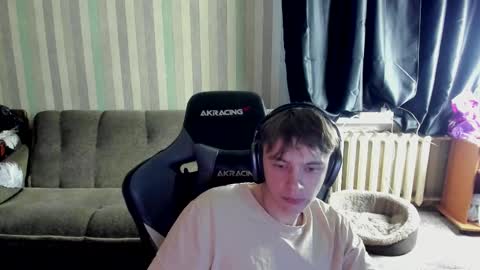 Snapshot of aron_neall chatting on 10.18.25 biggest penis online show from 10.18.25