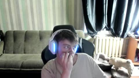 Snapshot of aron_neall chatting on 10.22.25 biggest penis online show from 10.22.25