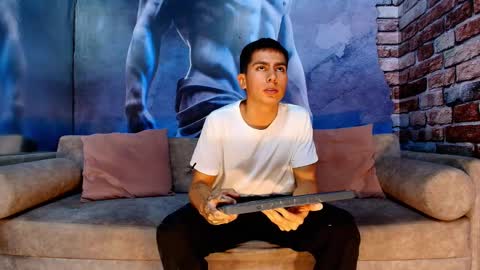 Snapshot of aron_pulse chatting on 01.10.26 aron_pulse online show from 01.10.26