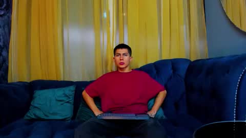 Snapshot of aron_pulse chatting on 01.12.26 aron_pulse online show from 01.12.26