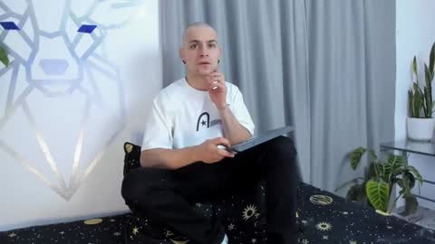 Aron Santoro online show from 01.07.25