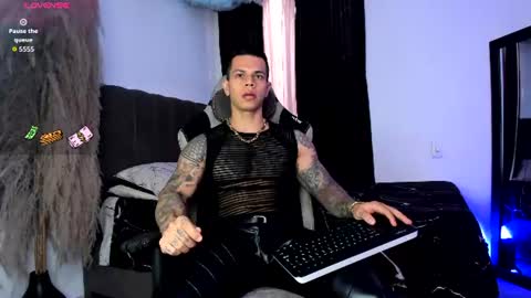 Snapshot of arondark chatting on 07.01.26 DarkMaster online show from 07.01.26