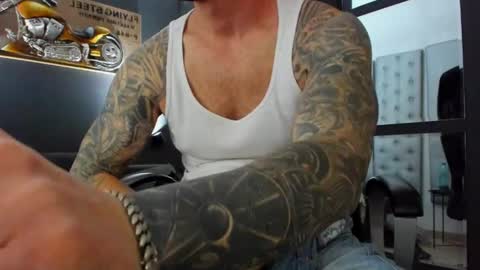 Snapshot of arongrant chatting on 04.21.26 AronGrant online show from 04.21.26