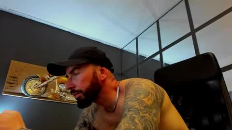 Snapshot of arongrant chatting on 05.16.26 AronGrant online show from 05.16.26