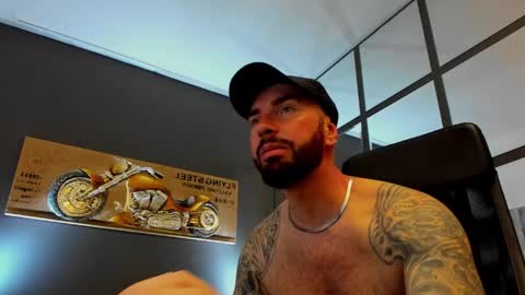 Snapshot of arongrant chatting on 05.16.26 AronGrant online show from 05.16.26