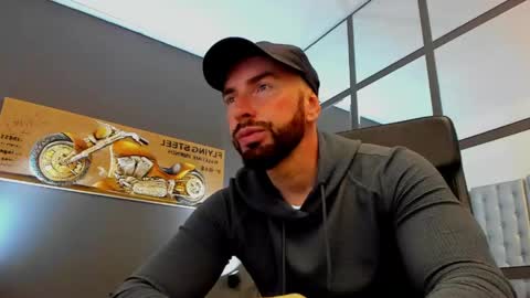 Snapshot of arongrant chatting on 05.19.26 AronGrant online show from 05.19.26