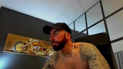 Snapshot of arongrant chatting on 05.20.26 AronGrant online show from 05.20.26
