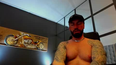 Snapshot of arongrant chatting on 05.25.26 AronGrant online show from 05.25.26