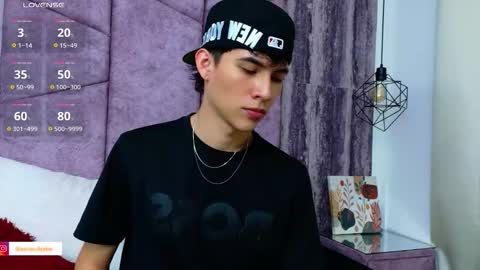 Snapshot of arontawers chatting on 05.14.26 Arontawers online show from 05.14.26