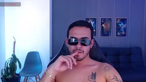 Snapshot of arontrey21_ chatting on 10.06.25 Adrian online show from 10.06.25