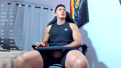 Snapshot of aronvillegas chatting on 10.31.25 online show from 10.31.25