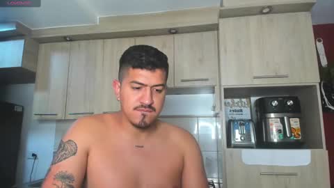 Snapshot of aronwilliams69 chatting on 02.19.25 ARON Independent model online show from 02.19.25