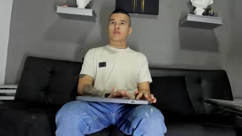 Snapshot of aroon_fit chatting on 02.04.26 AROON HOT online show from 02.04.26