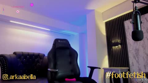    online show from 03.04.25