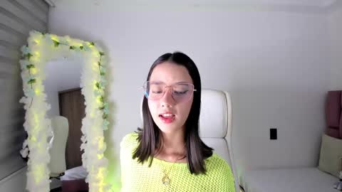 Snapshot of artbelia chatting on 02.16.25 Lia Rose online show from 02.16.25