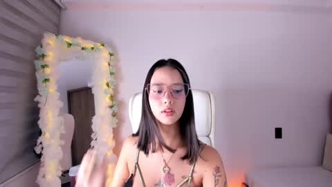 Snapshot of artbelia chatting on 02.17.25 Lia Rose online show from 02.17.25