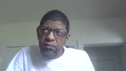 Snapshot of arteblazze chatting on 04.30.26 Arteblazze not daddy boy bitch or nigga online show from 04.30.26