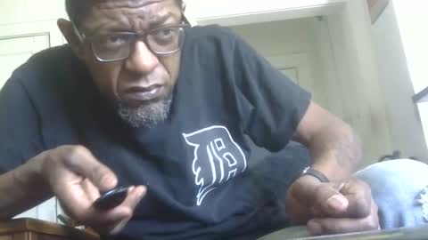 Snapshot of arteblazze chatting on 05.04.26 Arteblazze not daddy boy bitch or nigga online show from 05.04.26
