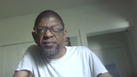 Snapshot of arteblazze chatting on 05.11.26 Arteblazze not daddy boy bitch or nigga online show from 05.11.26