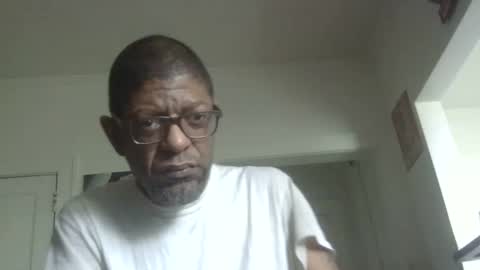 Snapshot of arteblazze chatting on 05.13.26 Arteblazze not daddy boy bitch or nigga online show from 05.13.26