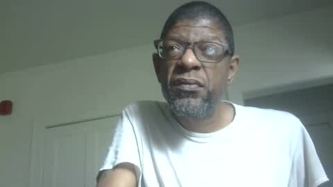 Snapshot of arteblazze chatting on 05.14.26 Arteblazze not daddy boy bitch or nigga online show from 05.14.26