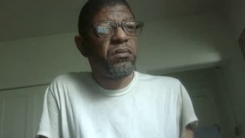 Snapshot of arteblazze chatting on 05.15.26 Arteblazze not daddy boy bitch or nigga online show from 05.15.26