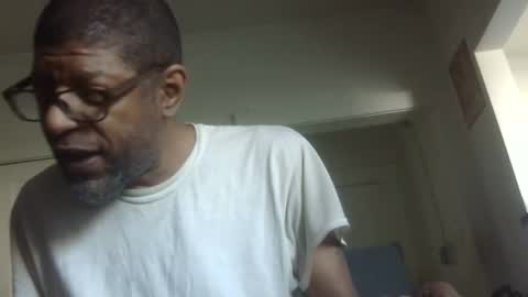 Snapshot of arteblazze chatting on 05.17.26 Arteblazze not daddy boy bitch or nigga online show from 05.17.26
