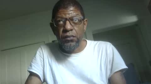 Snapshot of arteblazze chatting on 05.18.26 Arteblazze not daddy boy bitch or nigga online show from 05.18.26