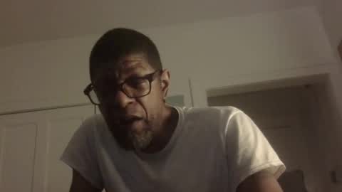 Snapshot of arteblazze chatting on 05.19.26 Arteblazze not daddy boy bitch or nigga online show from 05.19.26