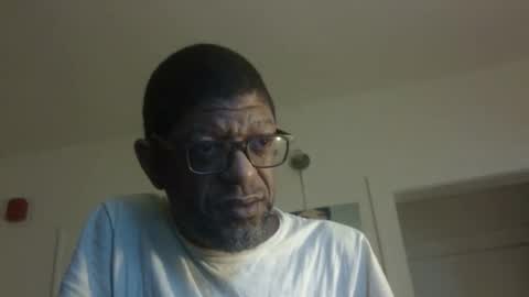 Snapshot of arteblazze chatting on 05.25.26 Arteblazze not daddy boy bitch or nigga online show from 05.25.26