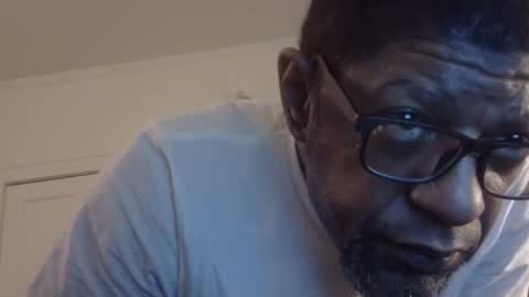 Snapshot of arteblazze chatting on 05.29.26 Arteblazze not daddy boy bitch or nigga online show from 05.29.26