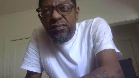 Snapshot of arteblazze chatting on 05.31.26 Arteblazze not daddy boy bitch or nigga online show from 05.31.26